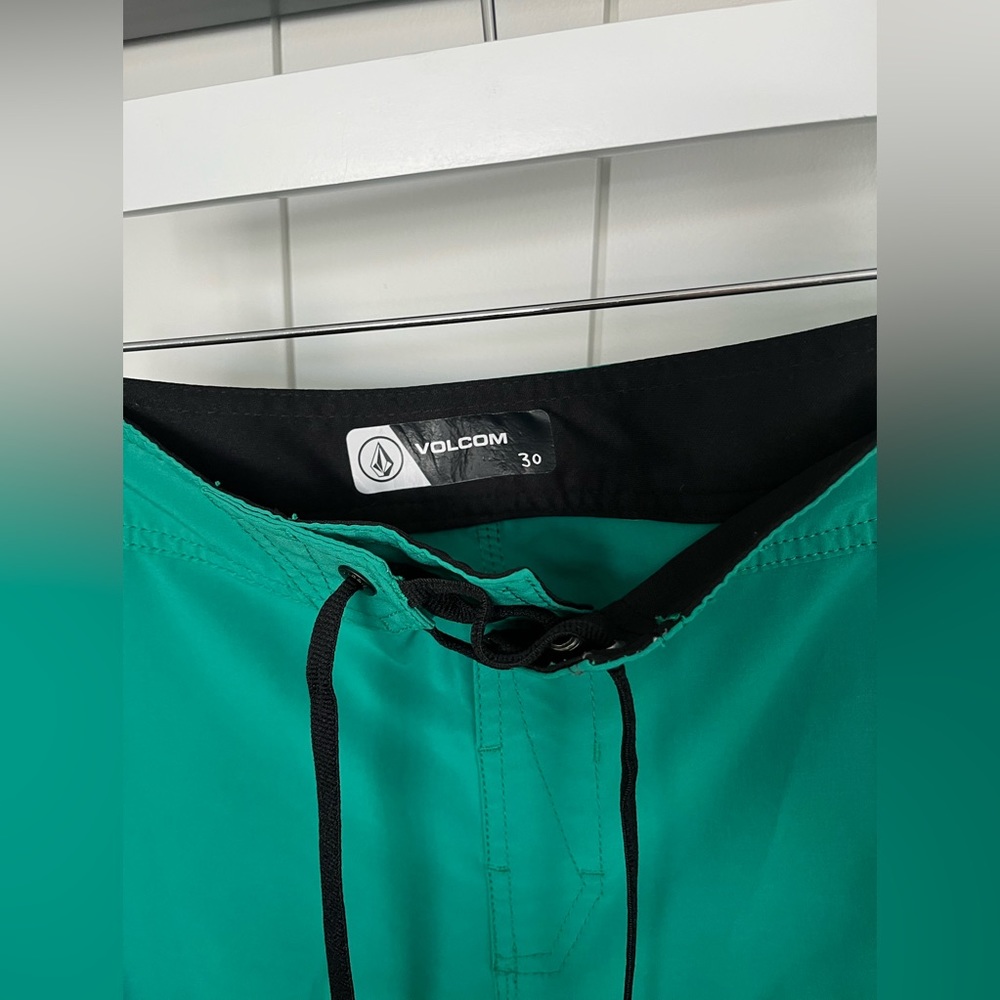 Volcom Board shorts  Size 30 - Picture 3 of 3